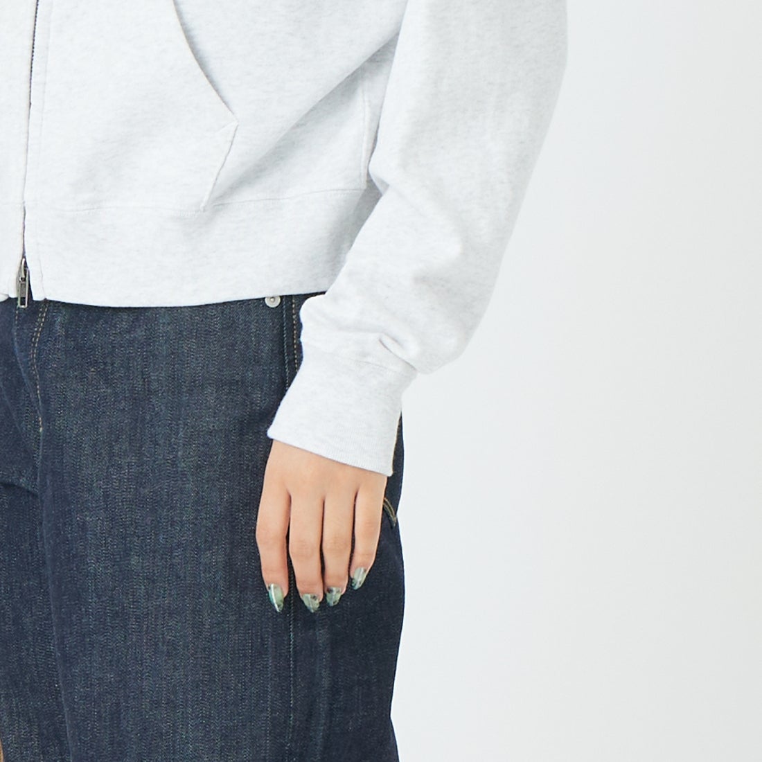 SCREEN STARS [スクリーンスターズ] 別注 HELLO ジップスウェットパーカー [2621-416IN-JF] ASH &&モデル身長：162cm 着用サイズ：F&&