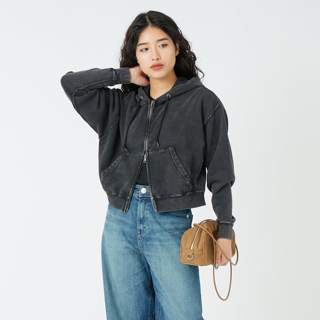 SCREEN STARS [スクリーンスターズ] 別注 HELLO ジップスウェットパーカー [2621-416IN-JF] BLACK &&モデル身長：162cm 着用サイズ：F&&