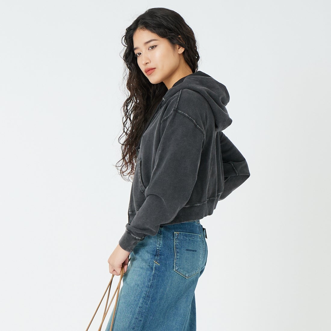 SCREEN STARS [スクリーンスターズ] 別注 HELLO ジップスウェットパーカー [2621-416IN-JF] BLACK &&モデル身長：162cm 着用サイズ：F&&