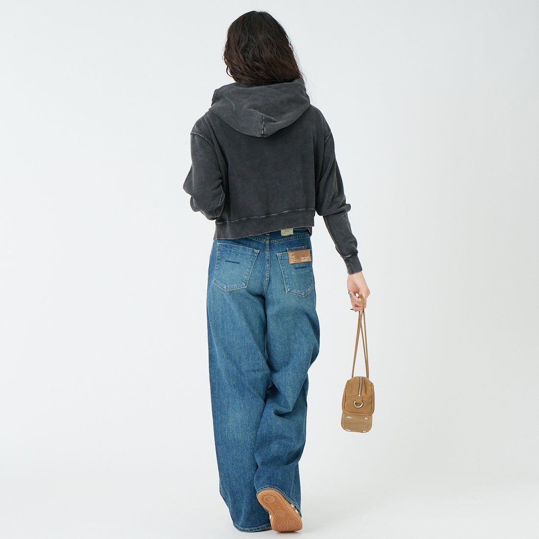 SCREEN STARS [スクリーンスターズ] 別注 HELLO ジップスウェットパーカー [2621-416IN-JF] BLACK &&モデル身長：162cm 着用サイズ：F&&