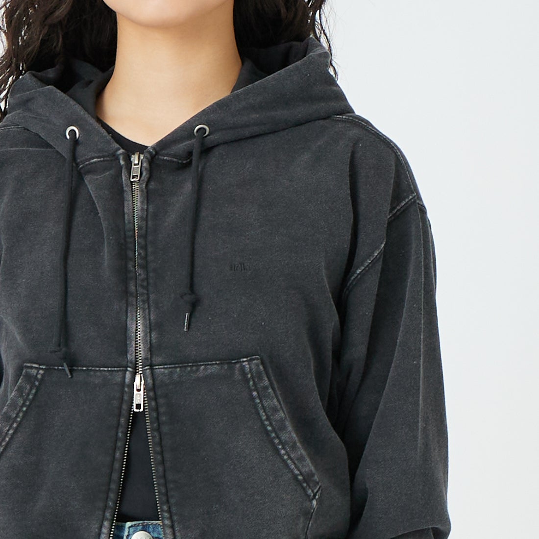 SCREEN STARS [スクリーンスターズ] 別注 HELLO ジップスウェットパーカー [2621-416IN-JF] BLACK &&モデル身長：162cm 着用サイズ：F&&