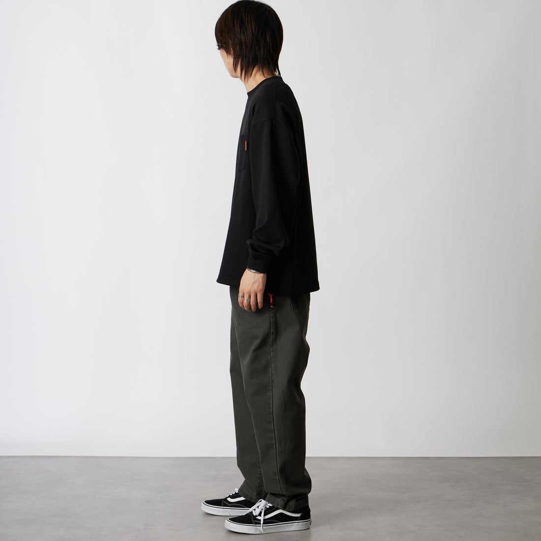 UNIVERSAL OVERALL [ユニバーサルオーバーオール] 別注 シェフパンツ [U2613601IN-JF] CHARCOAL &&モデル身長：177cm 着用サイズ：L&&