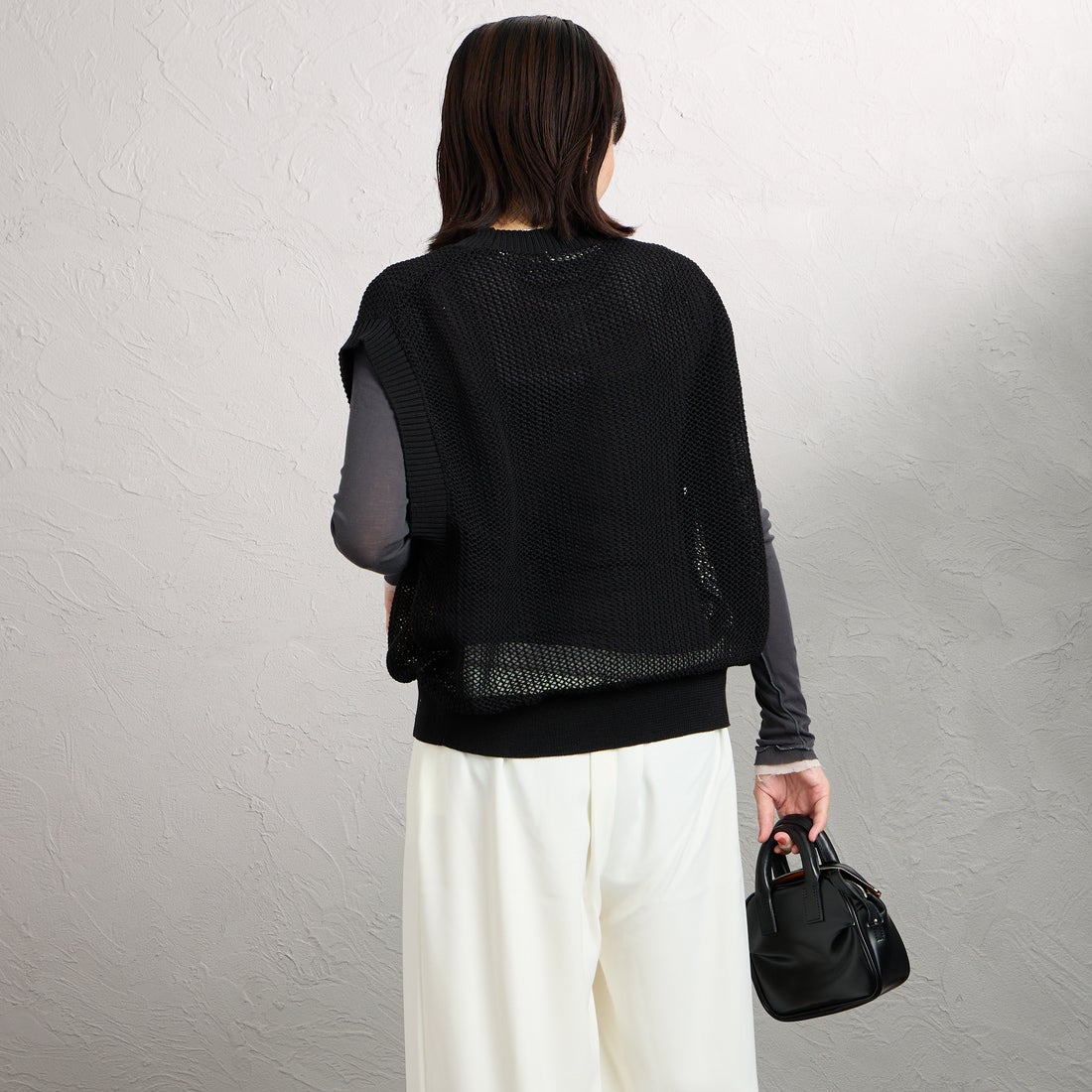 MARMARMAR [マーマーマー] メッシュショートベスト [1-820040] 99 BLACK &&モデル身長：160cm 着用サイズ：F&&