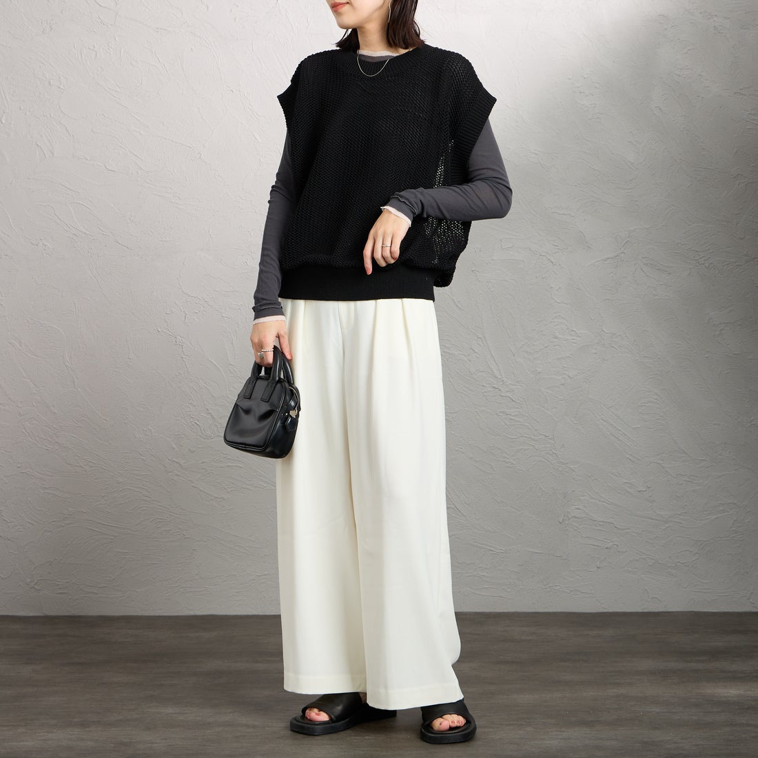 MARMARMAR [マーマーマー] メッシュショートベスト [1-820040] 99 BLACK &&モデル身長：160cm 着用サイズ：F&&