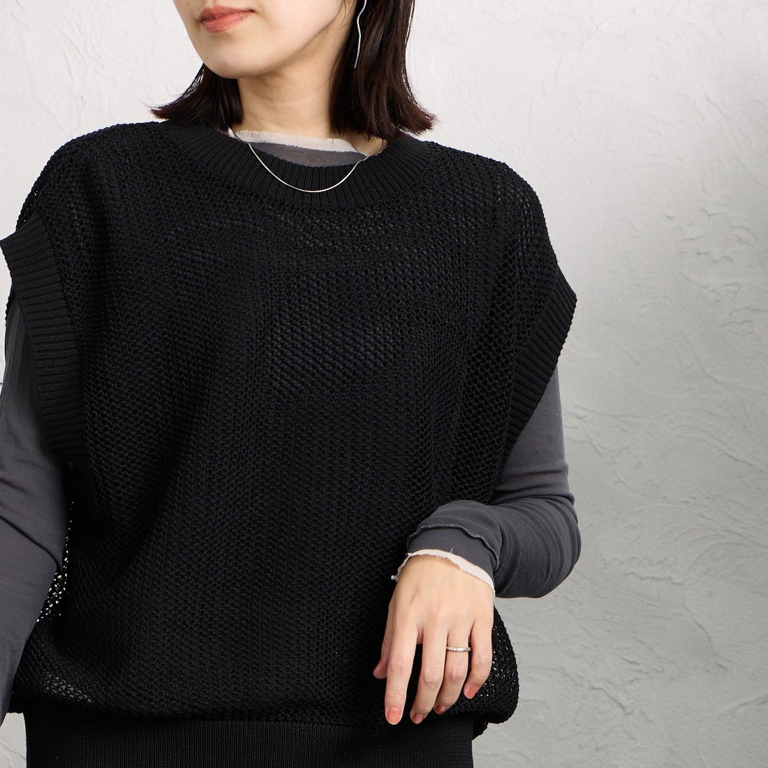 MARMARMAR [マーマーマー] メッシュショートベスト [1-820040] 99 BLACK &&モデル身長：160cm 着用サイズ：F&&