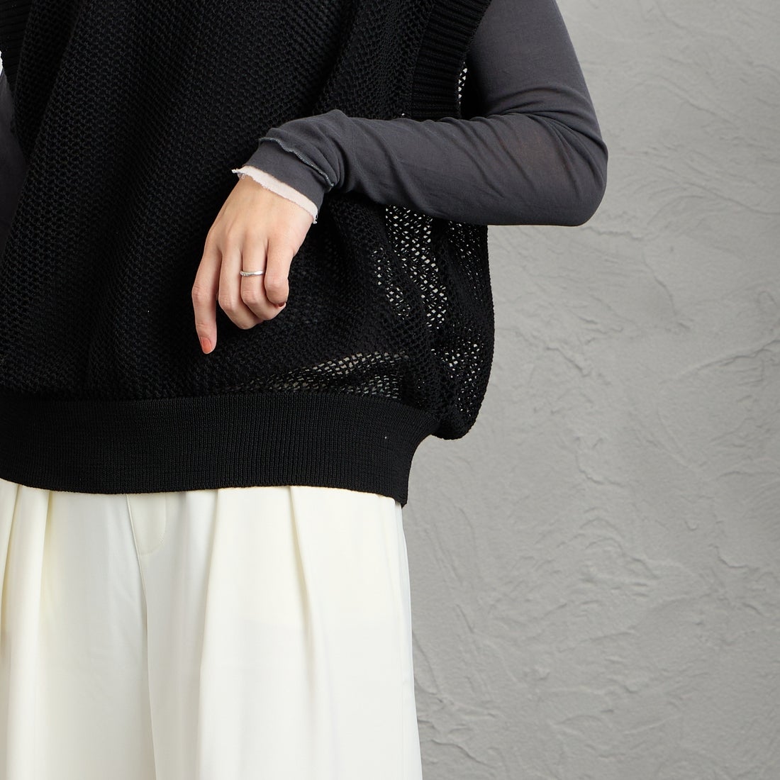 MARMARMAR [マーマーマー] メッシュショートベスト [1-820040] 99 BLACK &&モデル身長：160cm 着用サイズ：F&&