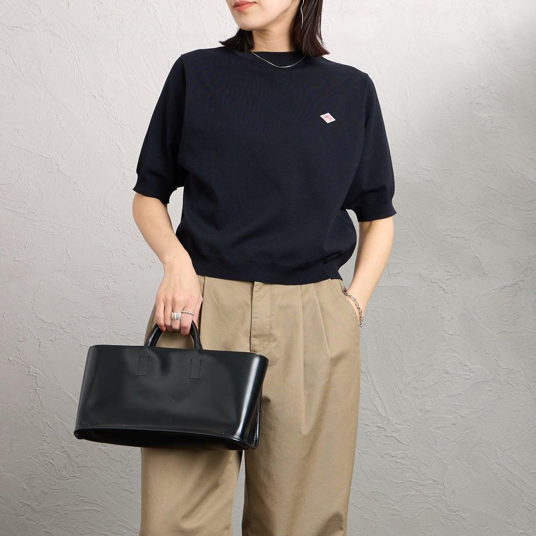 DANTON [ダントン] ハーフスリーブクルーネックニット [DT-D0135YSD] BLACK &&モデル身長：160cm 着用サイズ：36&&