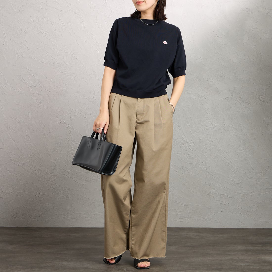 DANTON [ダントン] ハーフスリーブクルーネックニット [DT-D0135YSD] BLACK &&モデル身長：160cm 着用サイズ：36&&