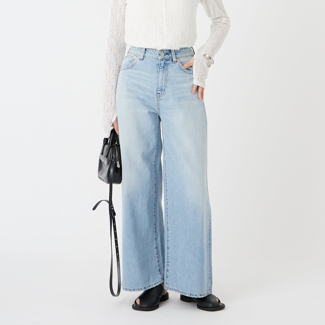 PICCADILLY [ピカデリー] ROMY ワイドストレートデニム [PC261-252023] L.BLUE &&モデル身長：162cm 着用サイズ：24&&