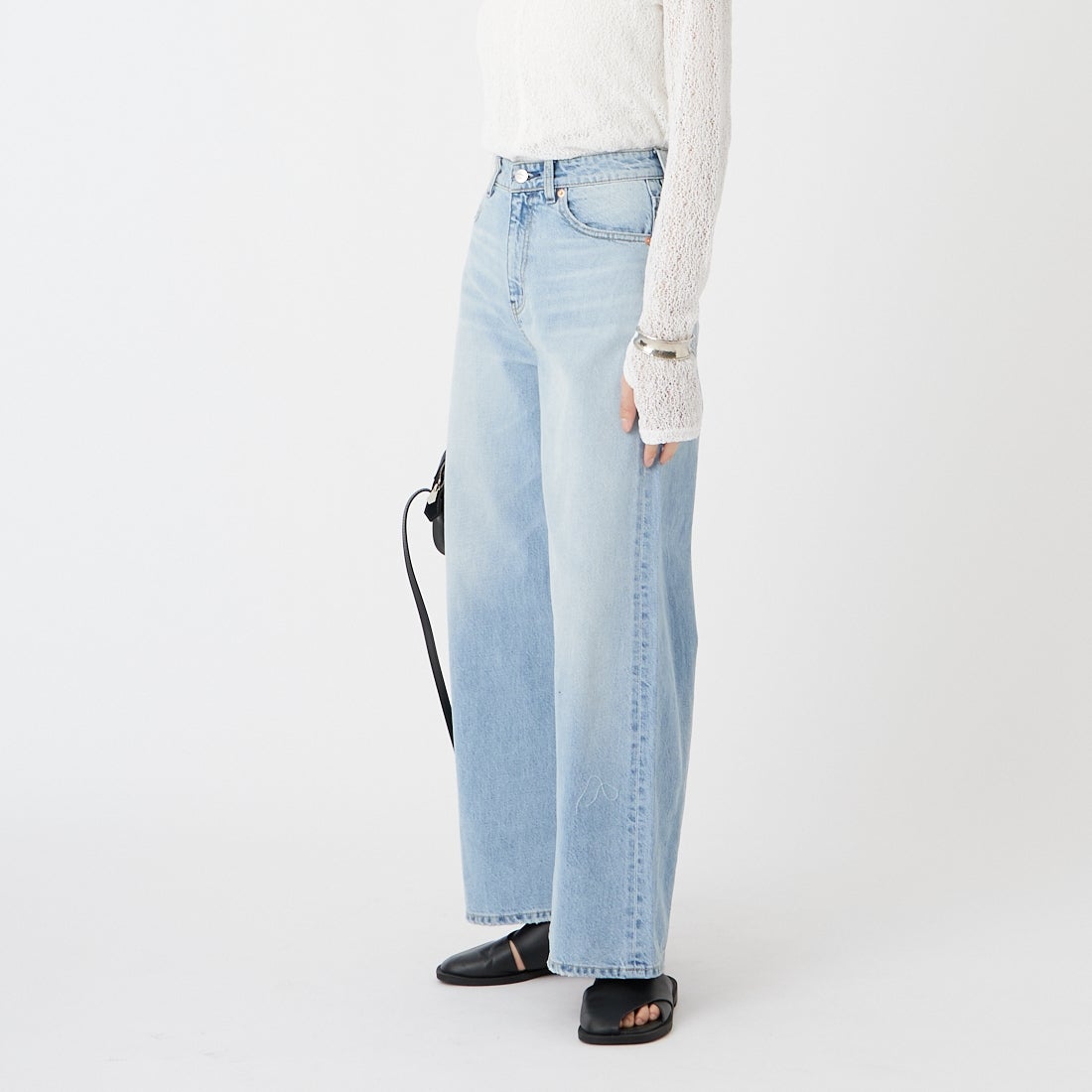 PICCADILLY [ピカデリー] ROMY ワイドストレートデニム [PC261-252023] L.BLUE &&モデル身長：162cm 着用サイズ：24&&