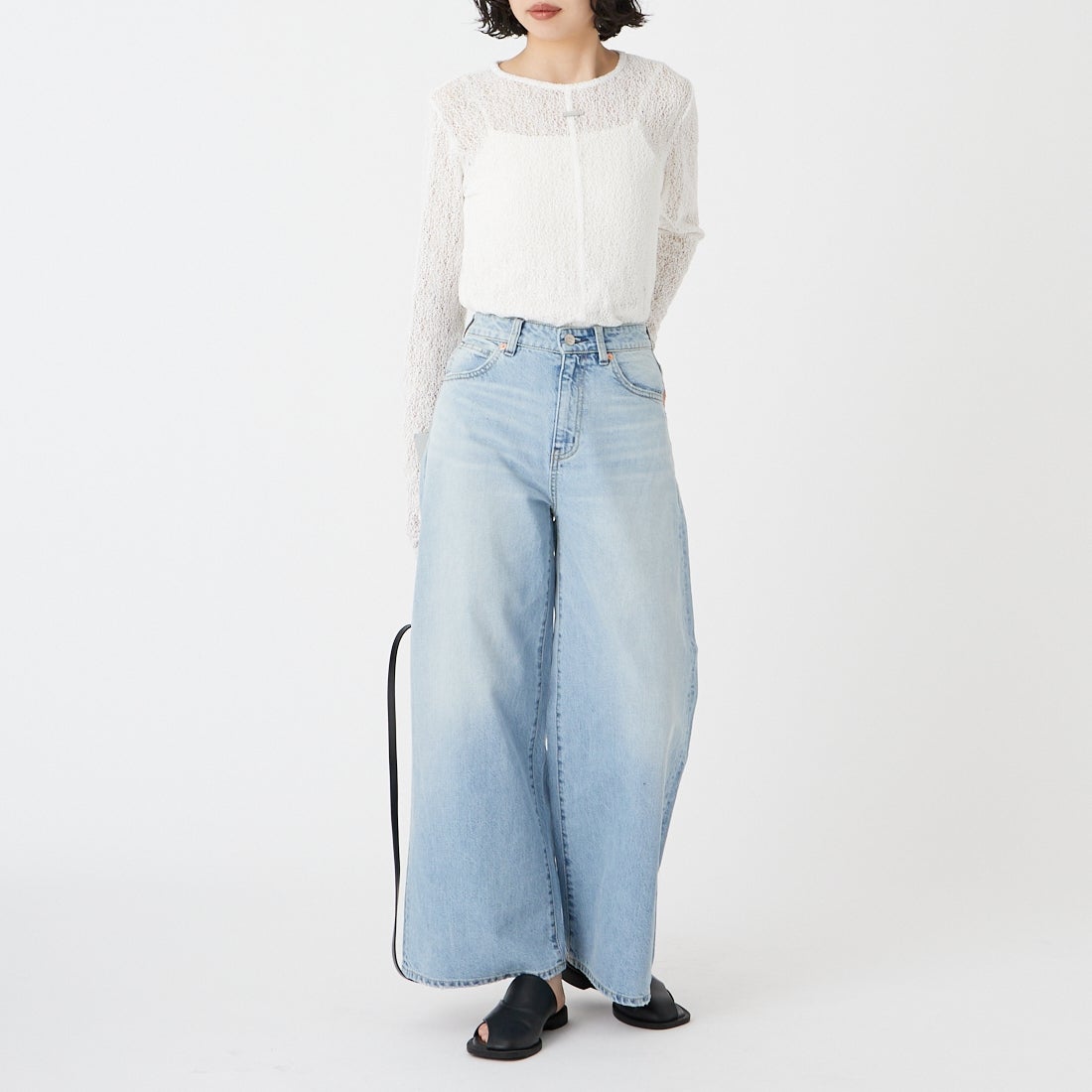 PICCADILLY [ピカデリー] ROMY ワイドストレートデニム [PC261-252023] L.BLUE &&モデル身長：162cm 着用サイズ：24&&