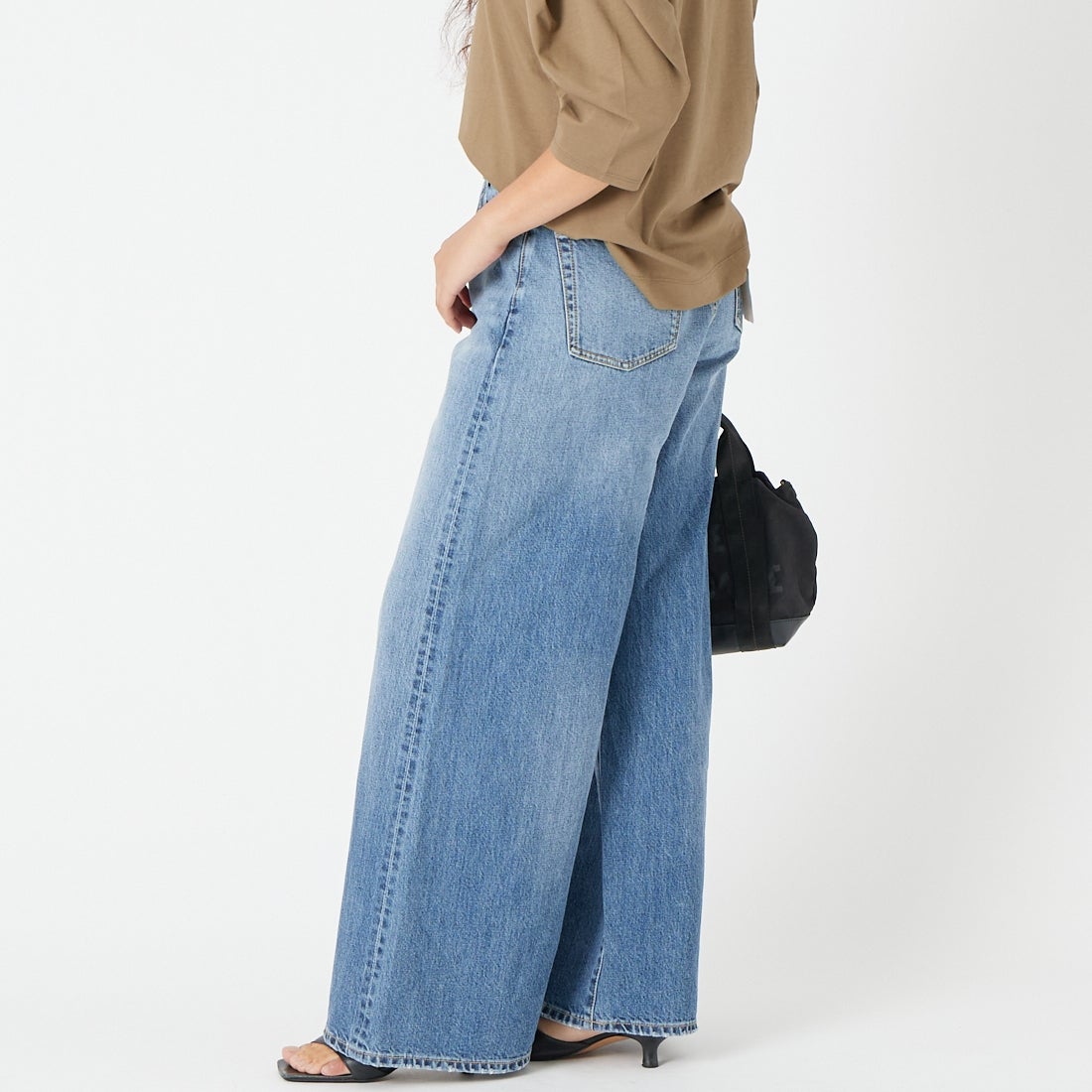 PICCADILLY [ピカデリー] ROMY ワイドストレートデニム [PC261-252023] BLUE &&モデル身長：162cm 着用サイズ：25&&