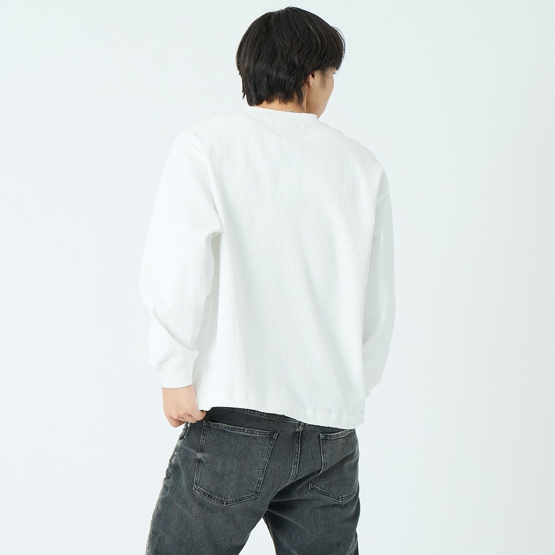 SLICK [スリック] テックサーマル ドローストリングヘンリーネックTシャツ [5130211] 900 WHITE &&モデル身長：179cm 着用サイズ：1&&