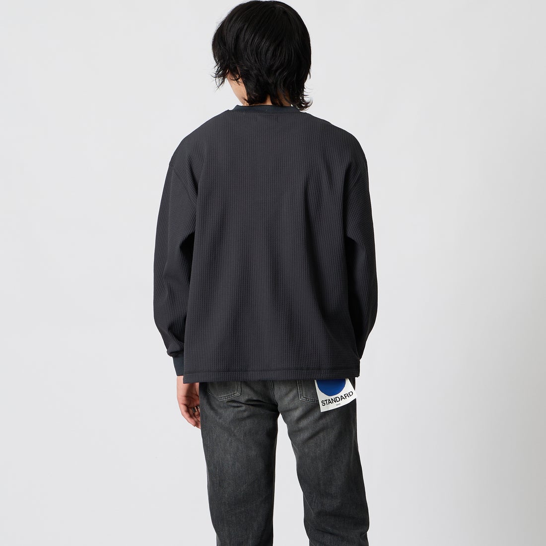 SLICK [スリック] テックサーマル ドローストリングヘンリーネックTシャツ [5130211] 720 COAL B &&モデル身長：177cm 着用サイズ：1&&