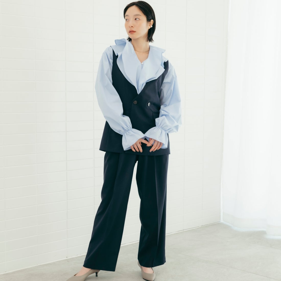 USINE [ユジーヌ] イージーケアツイルVネックベスト [21267052] 076 ﾈｲﾋﾞｰ USINE [ユジーヌ] 抗ピリング コンパクトニットカーディガン [11267829] 013 ﾋﾟﾝｸ &&モデル身長：165cm 着用サイズ：F&&