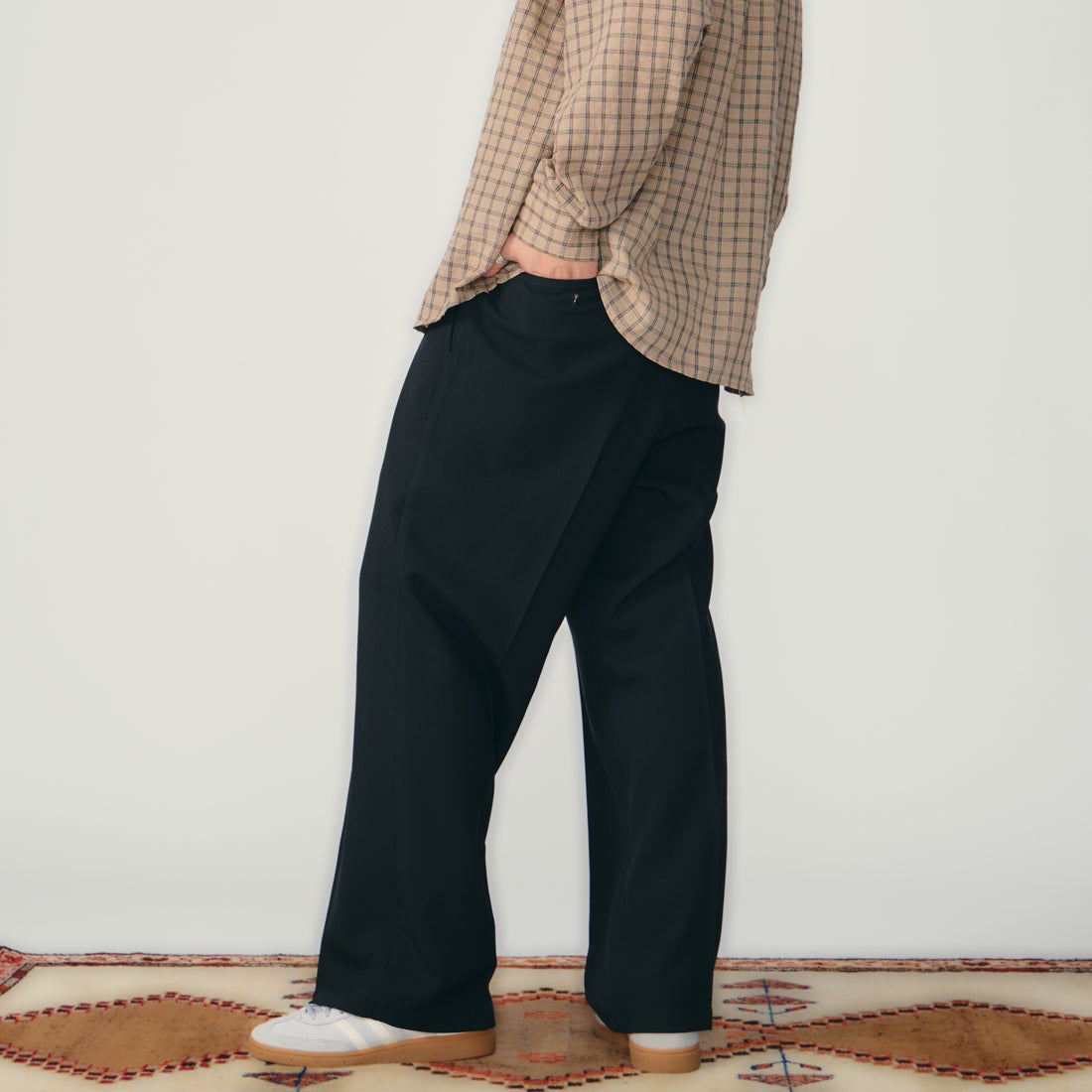 Dickies [ディッキーズ] 別注 グランパパンツ [261M40IN01-JF] BLACK &&モデル身長：179cm 着用サイズ：L&&