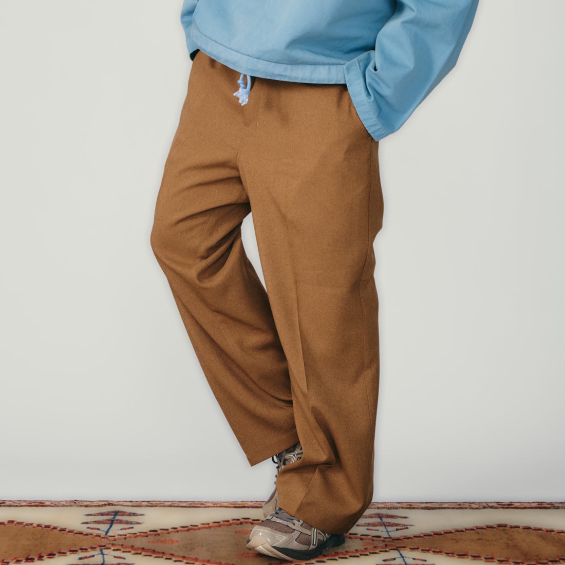 Dickies [ディッキーズ] 別注 グランパパンツ [261M40IN01-JF] BROWN &&モデル身長：179cm 着用サイズ：L&&