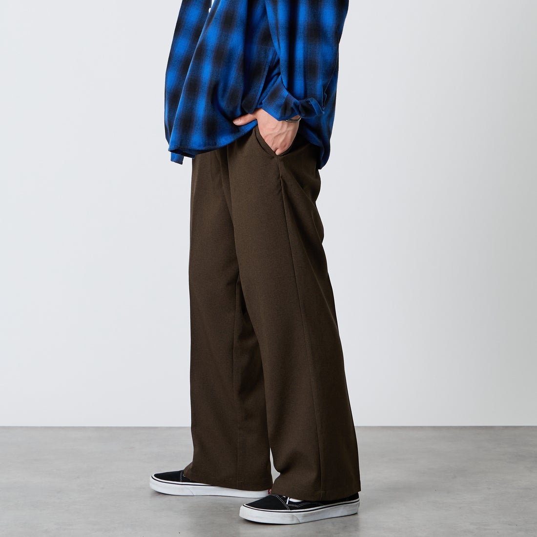 Dickies [ディッキーズ] 別注 グランパパンツ [261M40IN01-JF] CHARCOAL &&モデル身長：177cm 着用サイズ：M&&