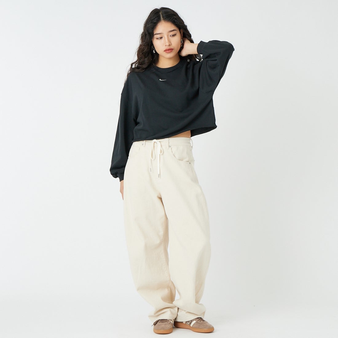 NIKE [ナイキ] ウィメンズ オーバーサイズド フレンチテリークルーネックスウェット [IF0229] 010 BLACK &&モデル身長：162cm 着用サイズ：M&&