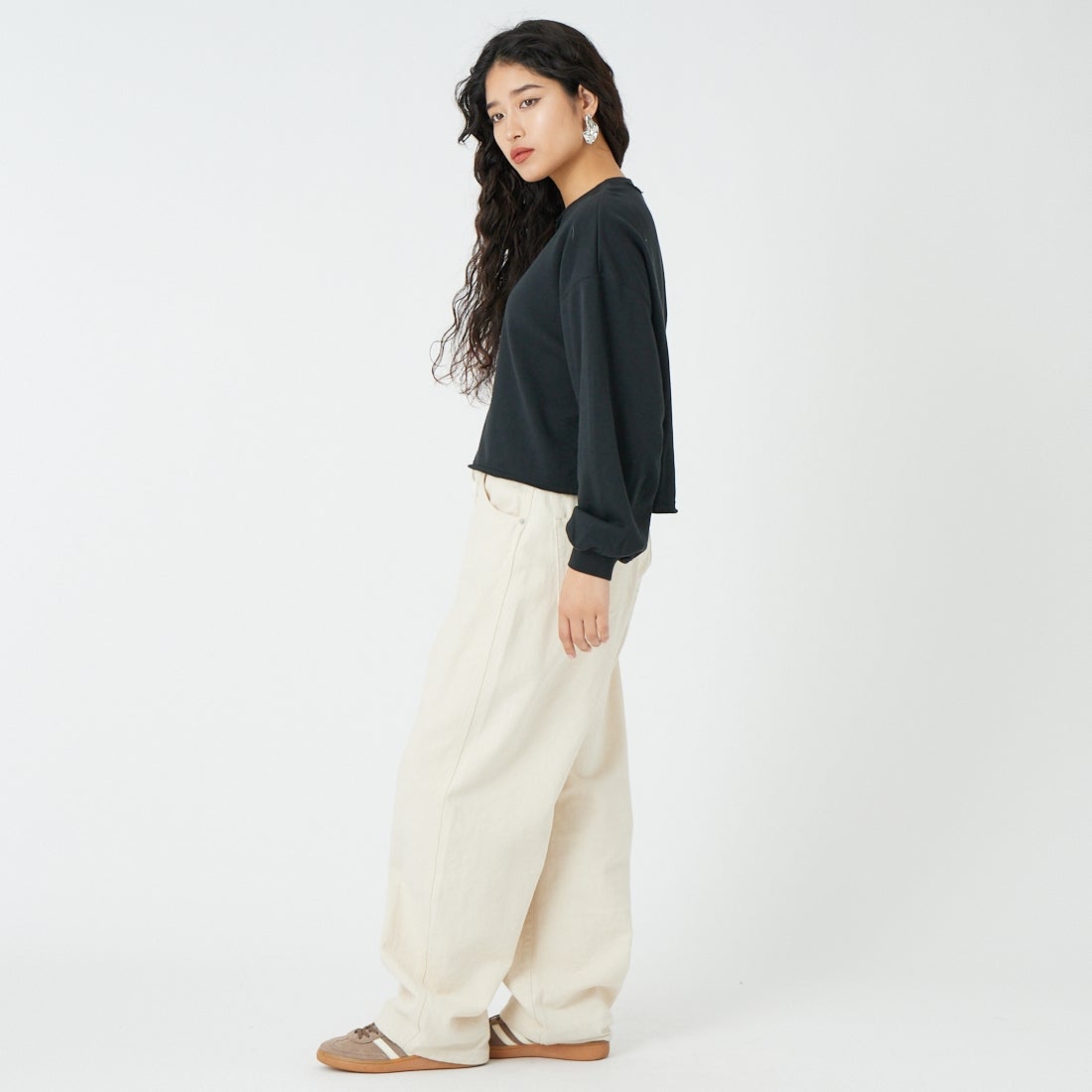 NIKE [ナイキ] ウィメンズ オーバーサイズド フレンチテリークルーネックスウェット [IF0229] 010 BLACK &&モデル身長：162cm 着用サイズ：M&&