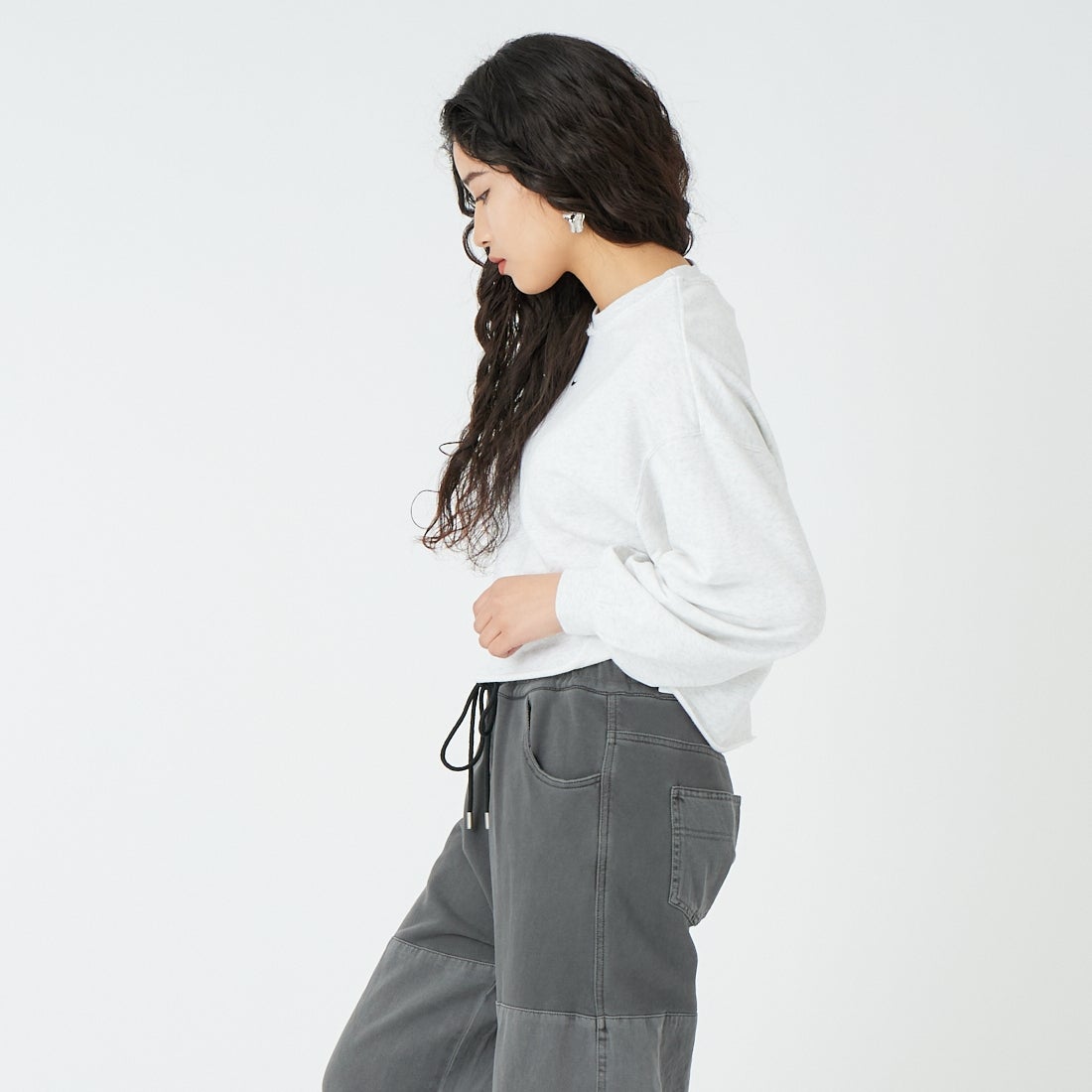 NIKE [ナイキ] ウィメンズ オーバーサイズド フレンチテリークルーネックスウェット [IF0229] 051 BIRCH &&モデル身長：162cm 着用サイズ：M&&