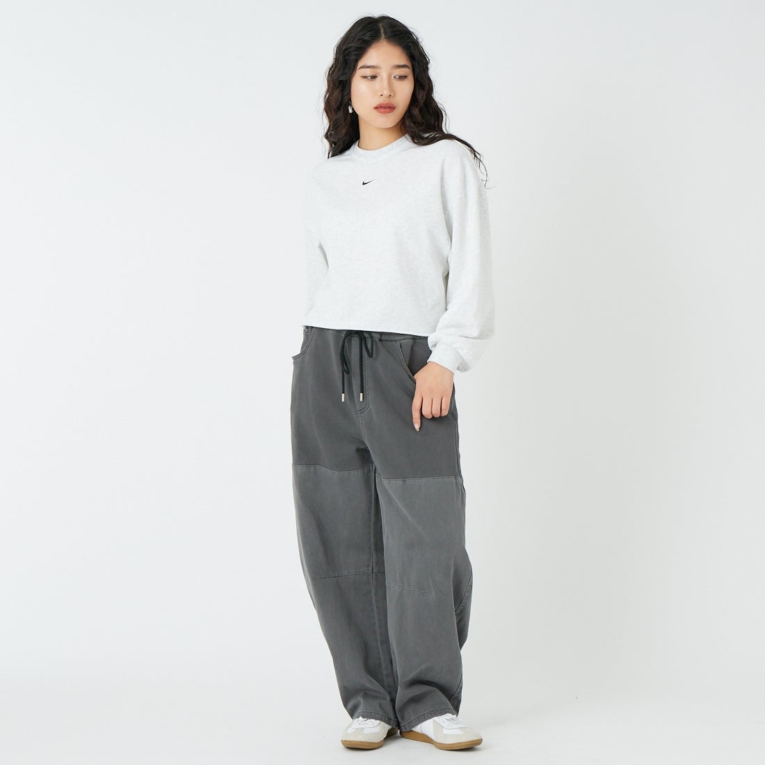 NIKE [ナイキ] ウィメンズ オーバーサイズド フレンチテリークルーネックスウェット [IF0229] 051 BIRCH &&モデル身長：162cm 着用サイズ：M&&