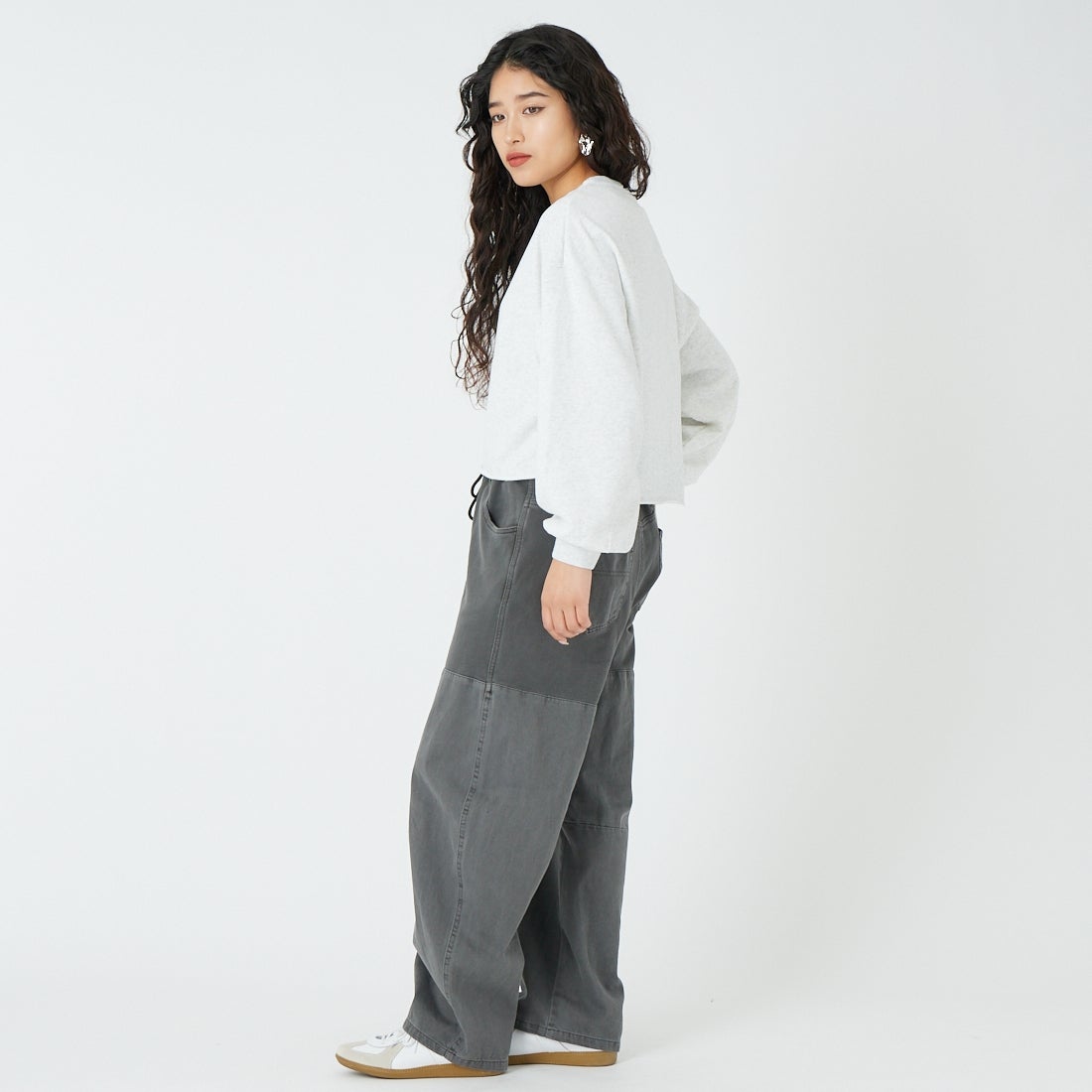 NIKE [ナイキ] ウィメンズ オーバーサイズド フレンチテリークルーネックスウェット [IF0229] 051 BIRCH &&モデル身長：162cm 着用サイズ：M&&
