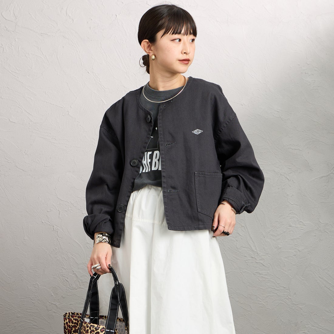 DANTON [ダントン] ショート丈ノーカラーデニムジャケット [DT-A0670RKG] CHARCOAL B &&モデル身長：150cm 着用サイズ：36&&