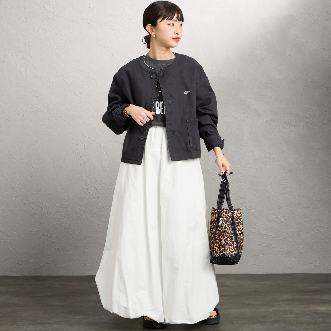 DANTON [ダントン] ショート丈ノーカラーデニムジャケット [DT-A0670RKG] CHARCOAL B &&モデル身長：150cm 着用サイズ：36&&