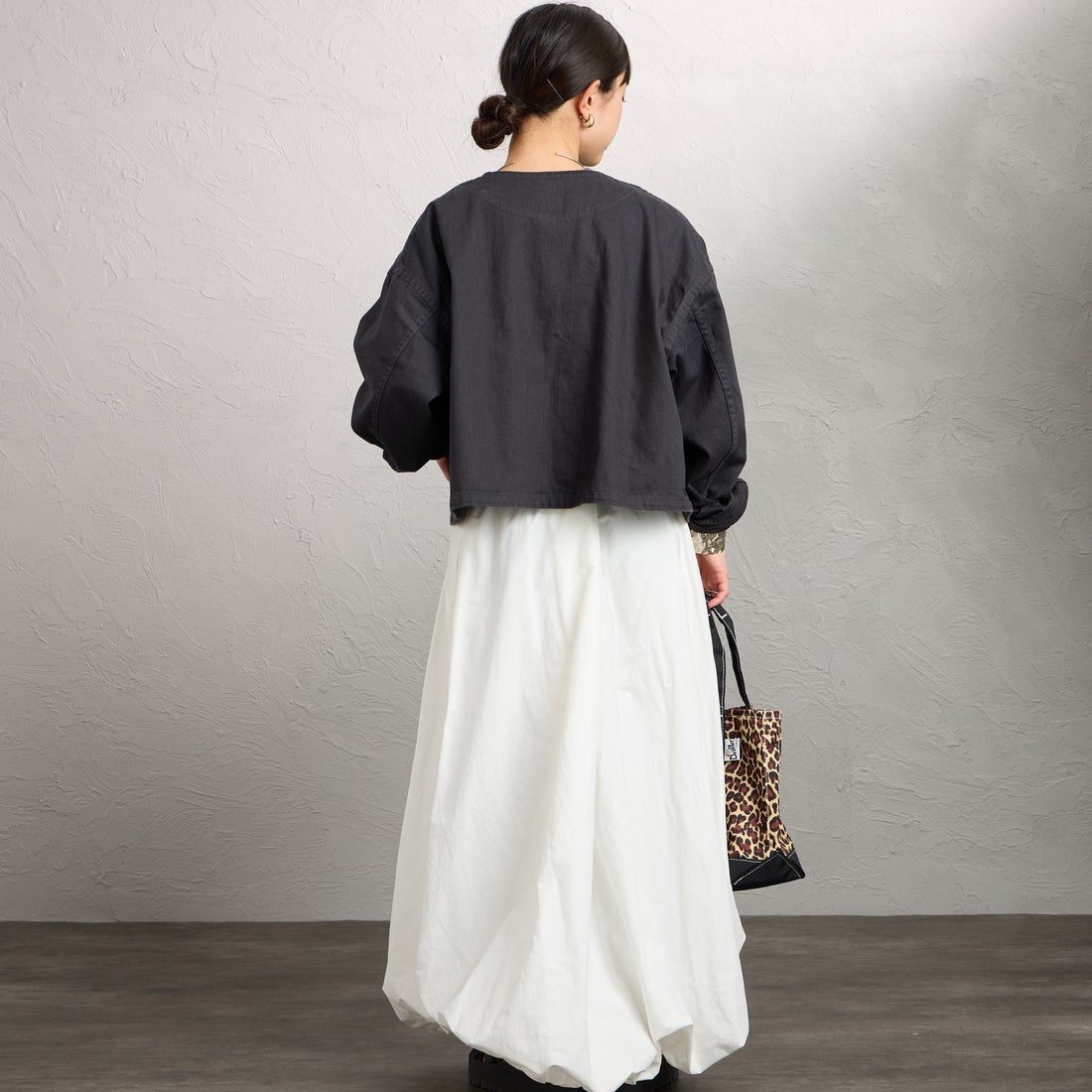 DANTON [ダントン] ショート丈ノーカラーデニムジャケット [DT-A0670RKG] CHARCOAL B &&モデル身長：150cm 着用サイズ：36&&