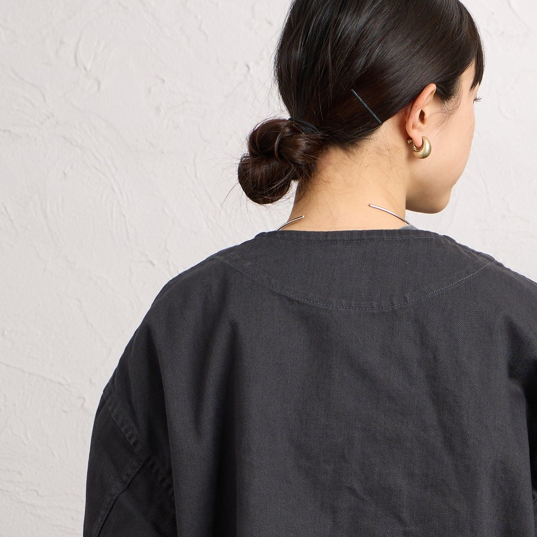 DANTON [ダントン] ショート丈ノーカラーデニムジャケット [DT-A0670RKG] CHARCOAL B &&モデル身長：150cm 着用サイズ：36&&