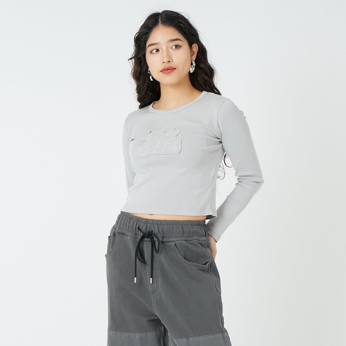 X-girl [エックスガール] ディストレスドロゴパッチ コンパクトトップス [105261013001]