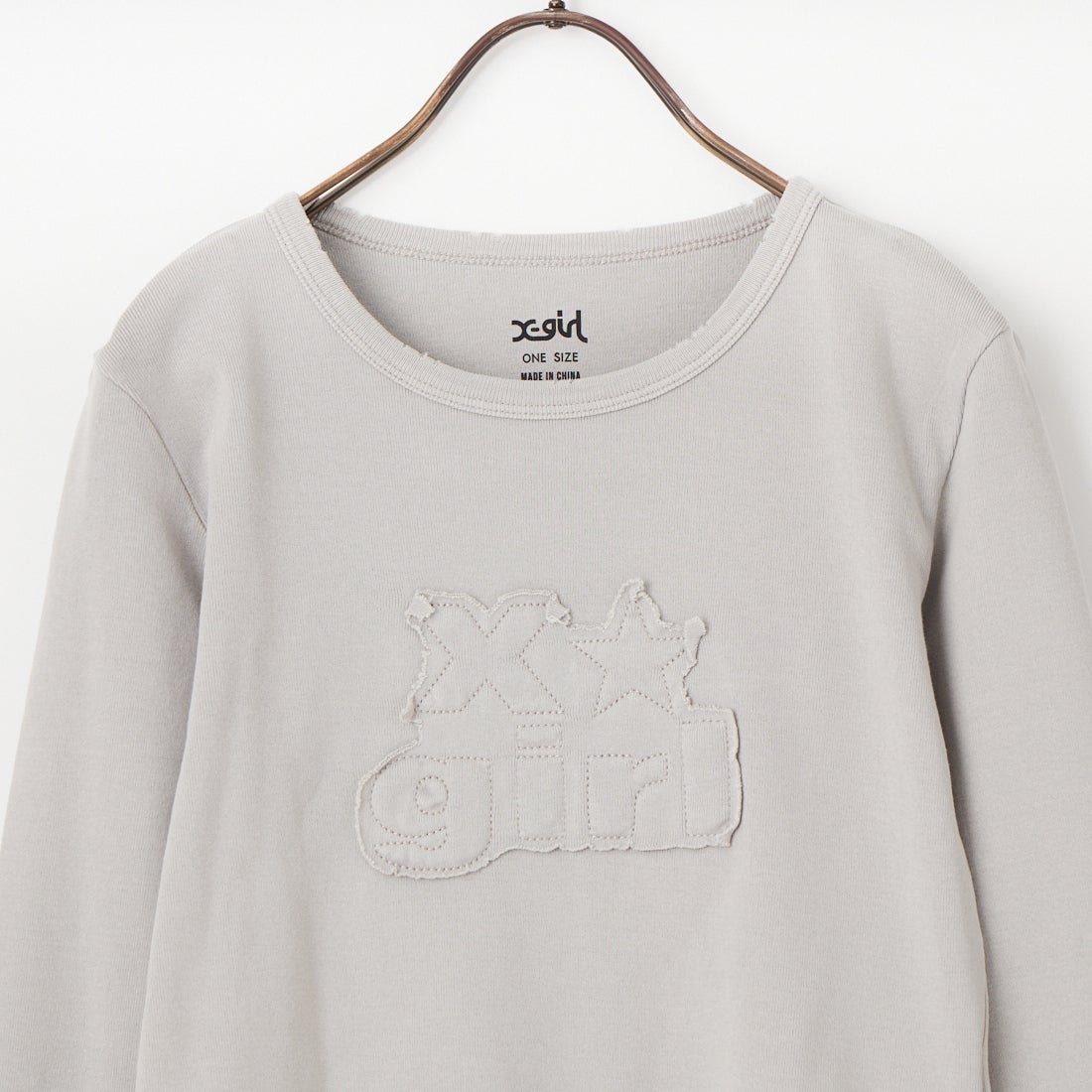 X-girl [エックスガール] ディストレスドロゴパッチ コンパクトトップス [105261013001] GREY