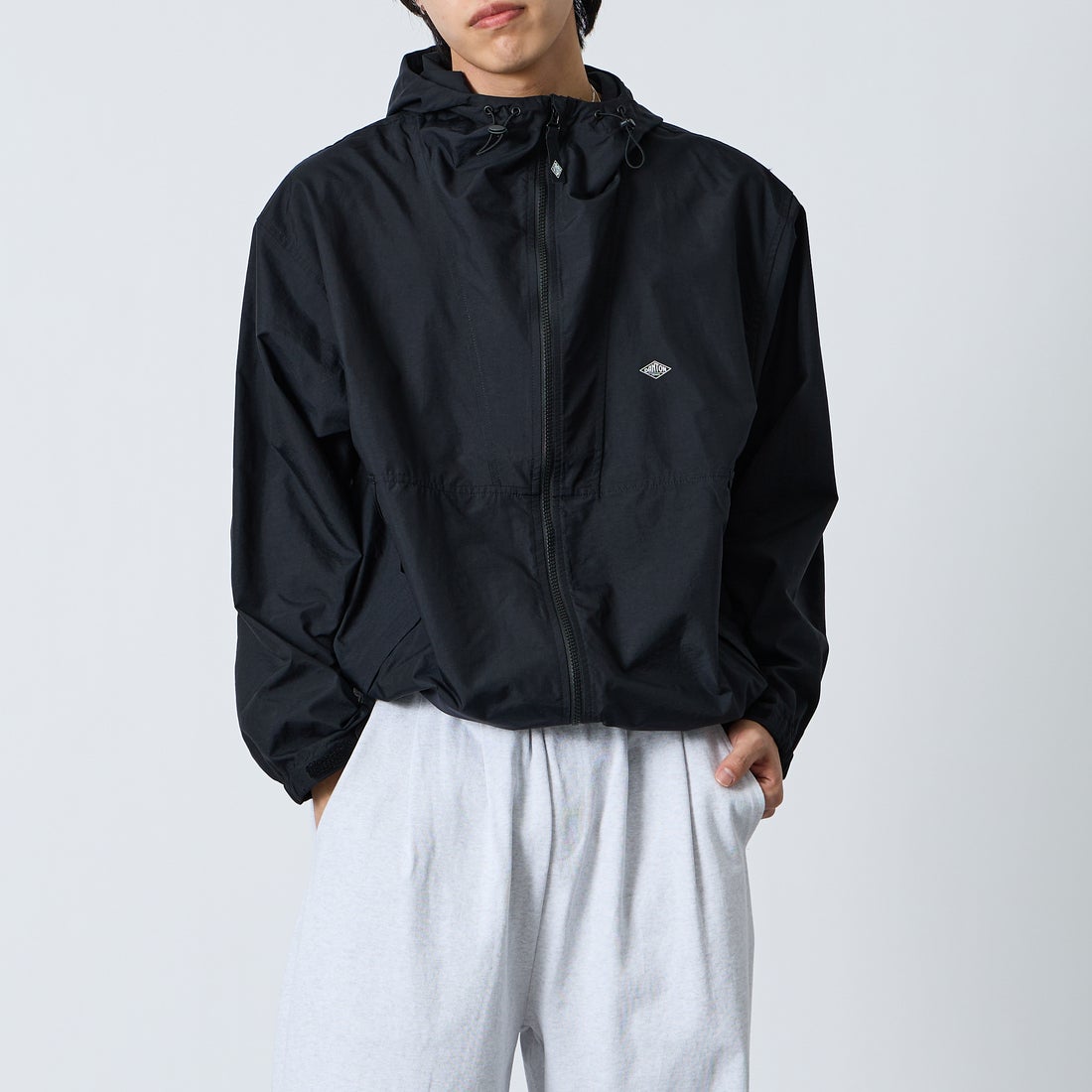 DANTON [ダントン] フーデッドショートジャケット [DT-A0675SNY] BLACK &&モデル身長：179cm 着用サイズ：L&&