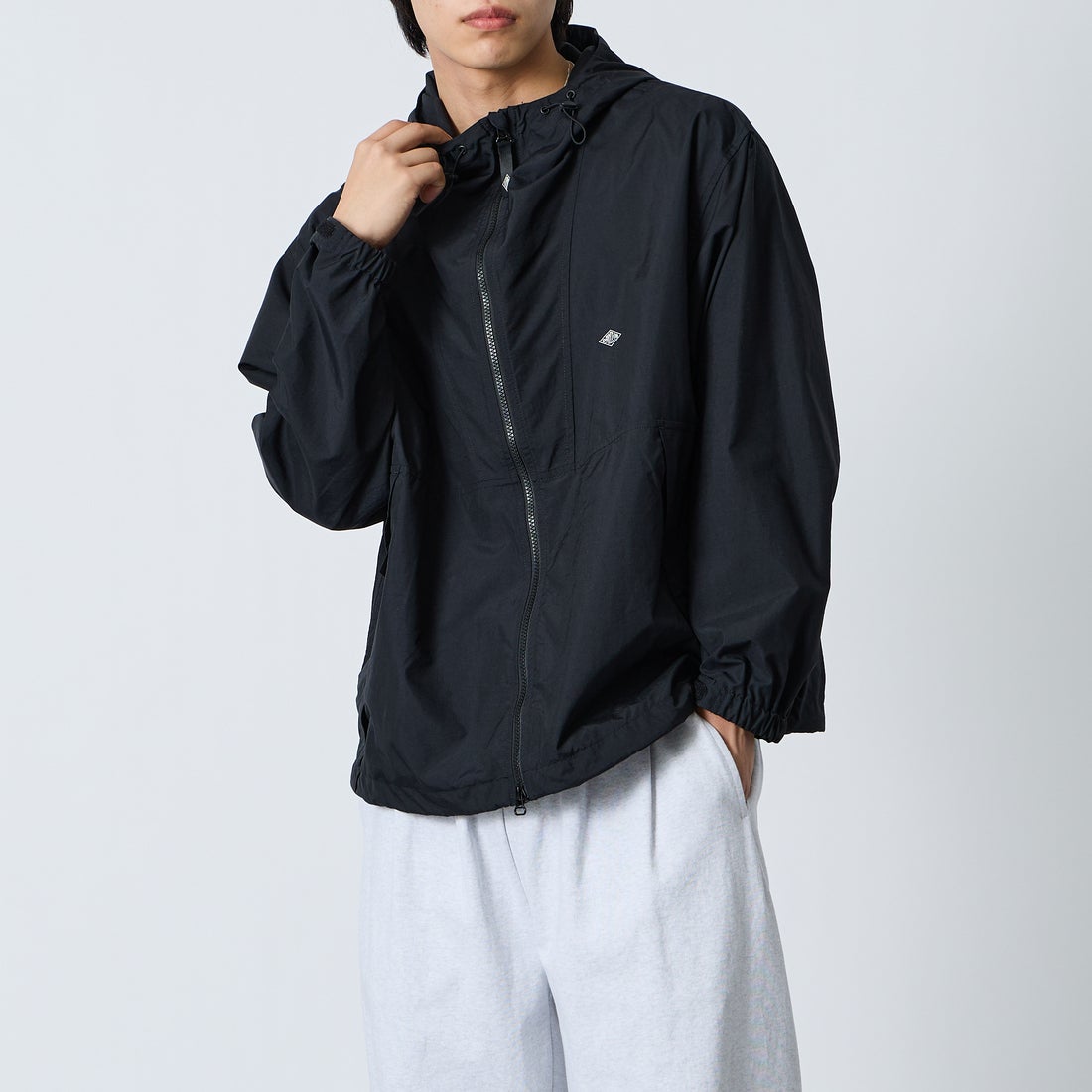 DANTON [ダントン] フーデッドショートジャケット [DT-A0675SNY] BLACK &&モデル身長：179cm 着用サイズ：L&&