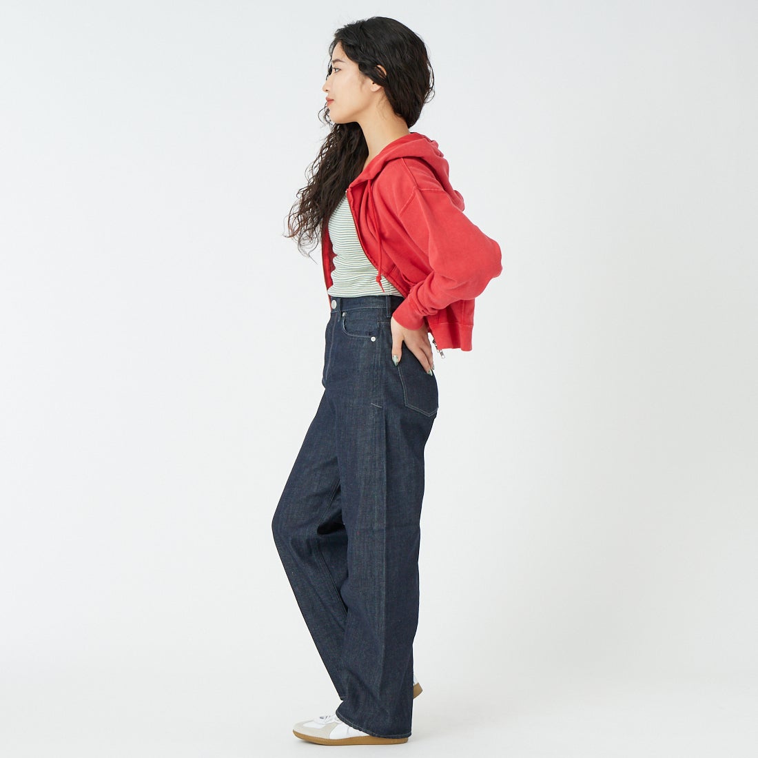 YANUK [ヤヌーク] LAURA カーブテーパードデニム [57162060] OWI &&モデル身長：162cm 着用サイズ：24&&