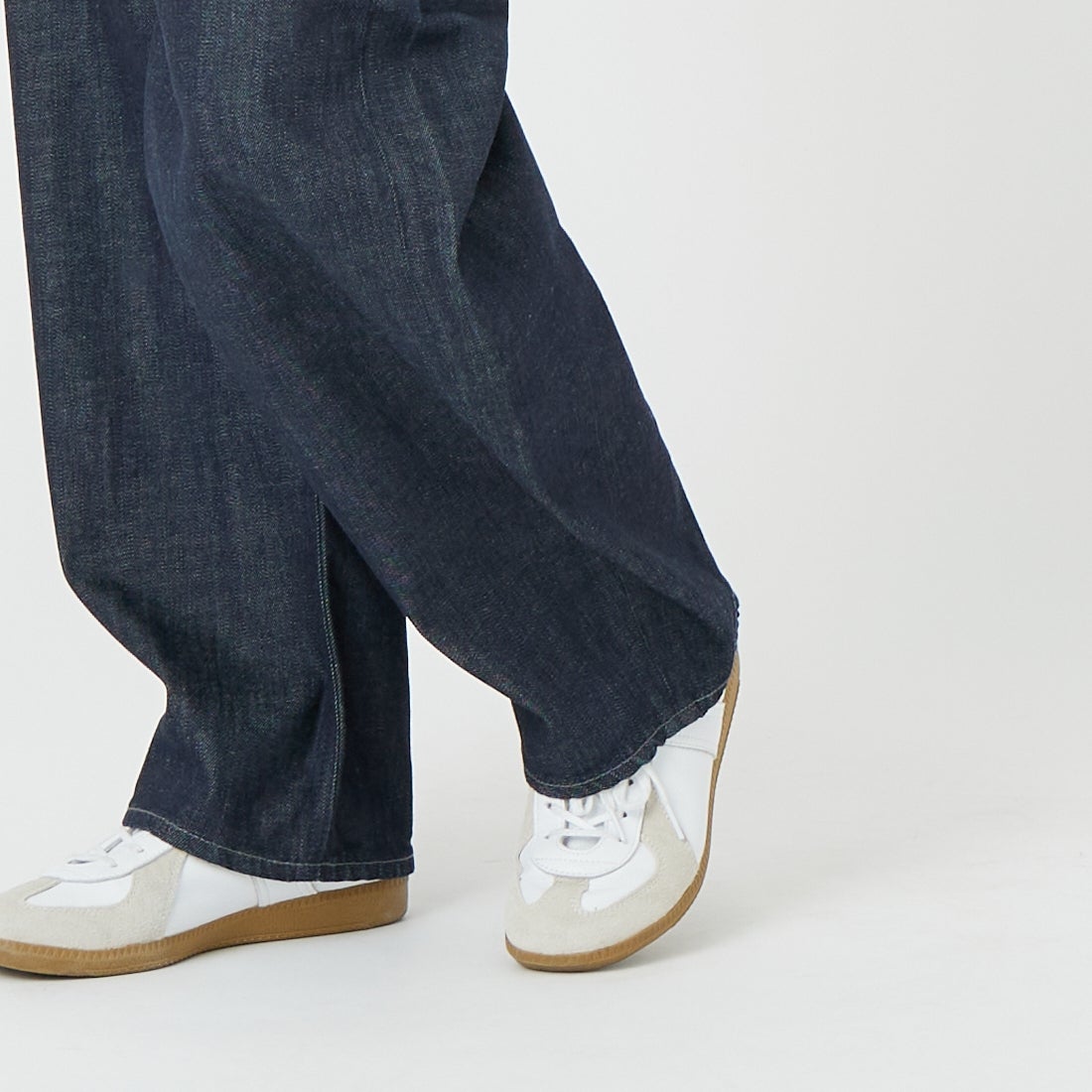 YANUK [ヤヌーク] LAURA カーブテーパードデニム [57162060] OWI &&モデル身長：162cm 着用サイズ：24&&