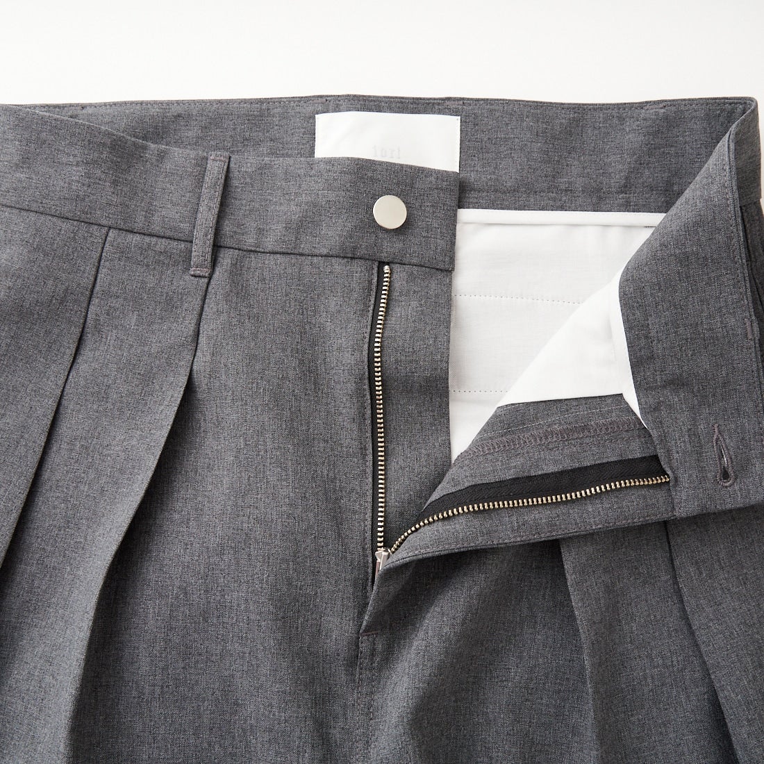 iori [イオリ] 別注 2タックトラウザーズ [IP184-JF] GRAY