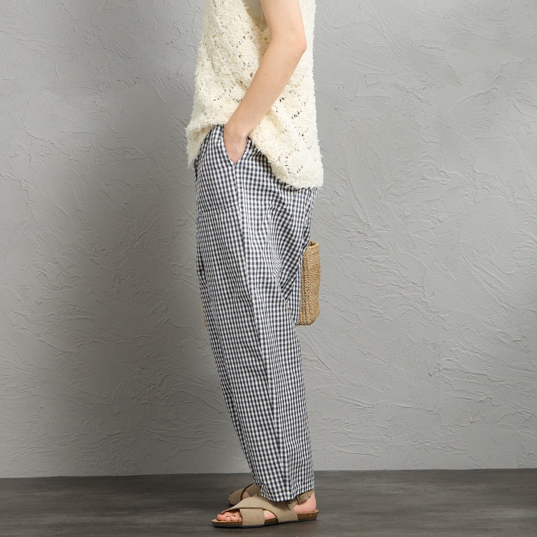 DANTON [ダントン] コットンリネンイージーパンツ [JD-2540WEL] CHR/OFF GN &&モデル身長：158cm 着用サイズ：36&&