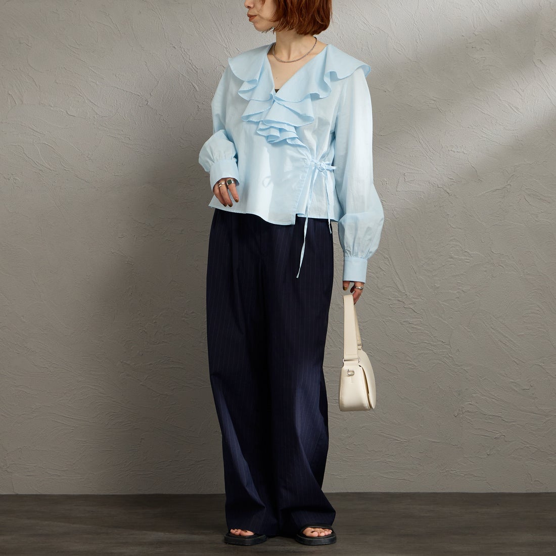 MARMARMAR [マーマーマー] ラッフルフリルカシュクールブラウス [1-830120] 30 SAX &&モデル身長：158cm 着用サイズ：F&&