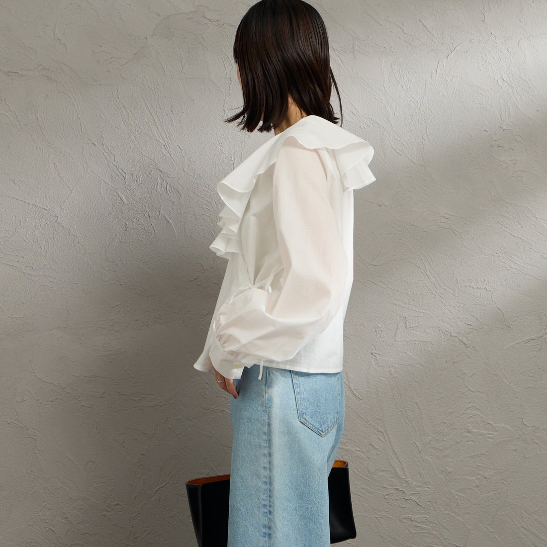 MARMARMAR [マーマーマー] ラッフルフリルカシュクールブラウス [1-830120] 11 OFF WHI &&モデル身長：160cm 着用サイズ：F&&