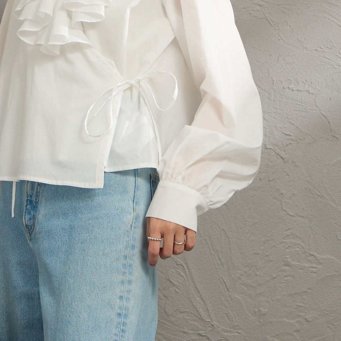MARMARMAR [マーマーマー] ラッフルフリルカシュクールブラウス [1-830120] 11 OFF WHI &&モデル身長：160cm 着用サイズ：F&&