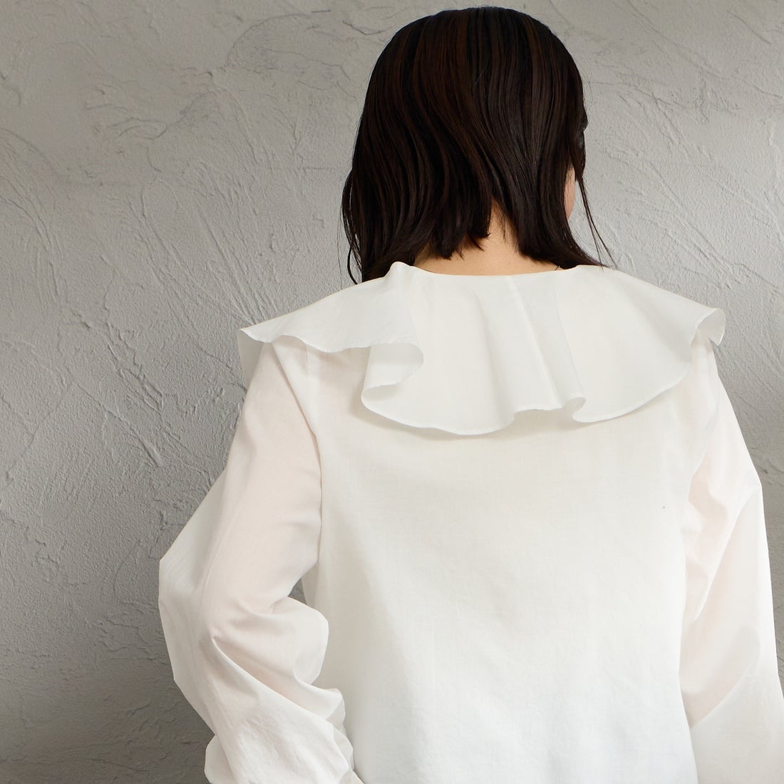 MARMARMAR [マーマーマー] ラッフルフリルカシュクールブラウス [1-830120] 11 OFF WHI &&モデル身長：160cm 着用サイズ：F&&