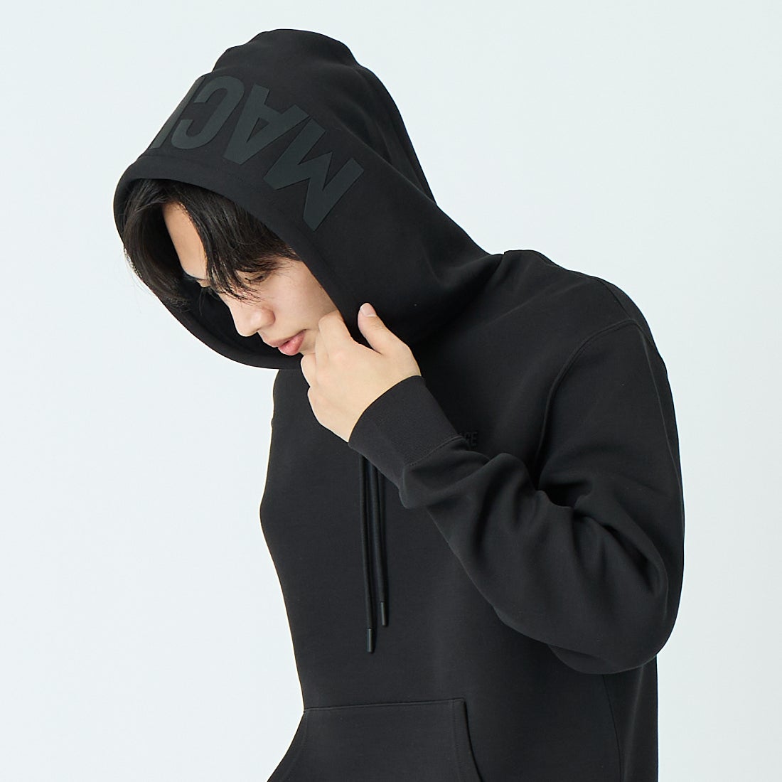 MACKAGE [マッカージュ] KOLTON スウェットパーカー [10861706] BLACK &&モデル身長：179cm 着用サイズ：M&&