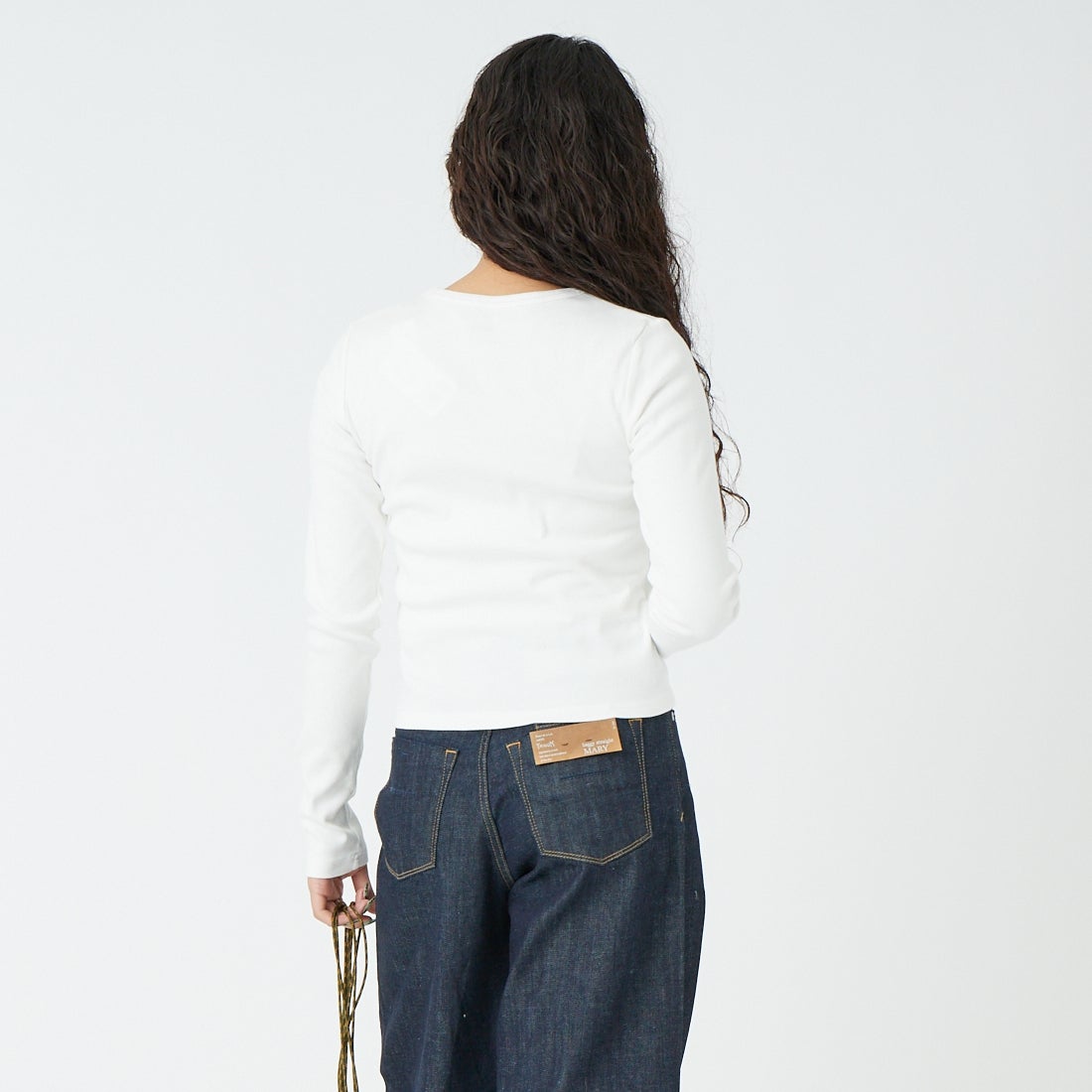 X-girl [エックスガール] ラインストーン コンパクトTシャツ [105261011006] WHITE &&モデル身長：162cm 着用サイズ：M&&