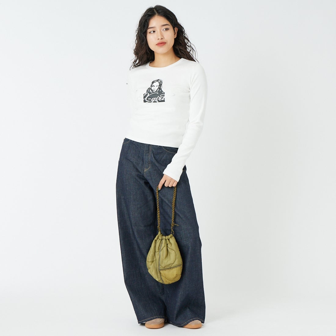 X-girl [エックスガール] ラインストーン コンパクトTシャツ [105261011006] WHITE &&モデル身長：162cm 着用サイズ：M&&