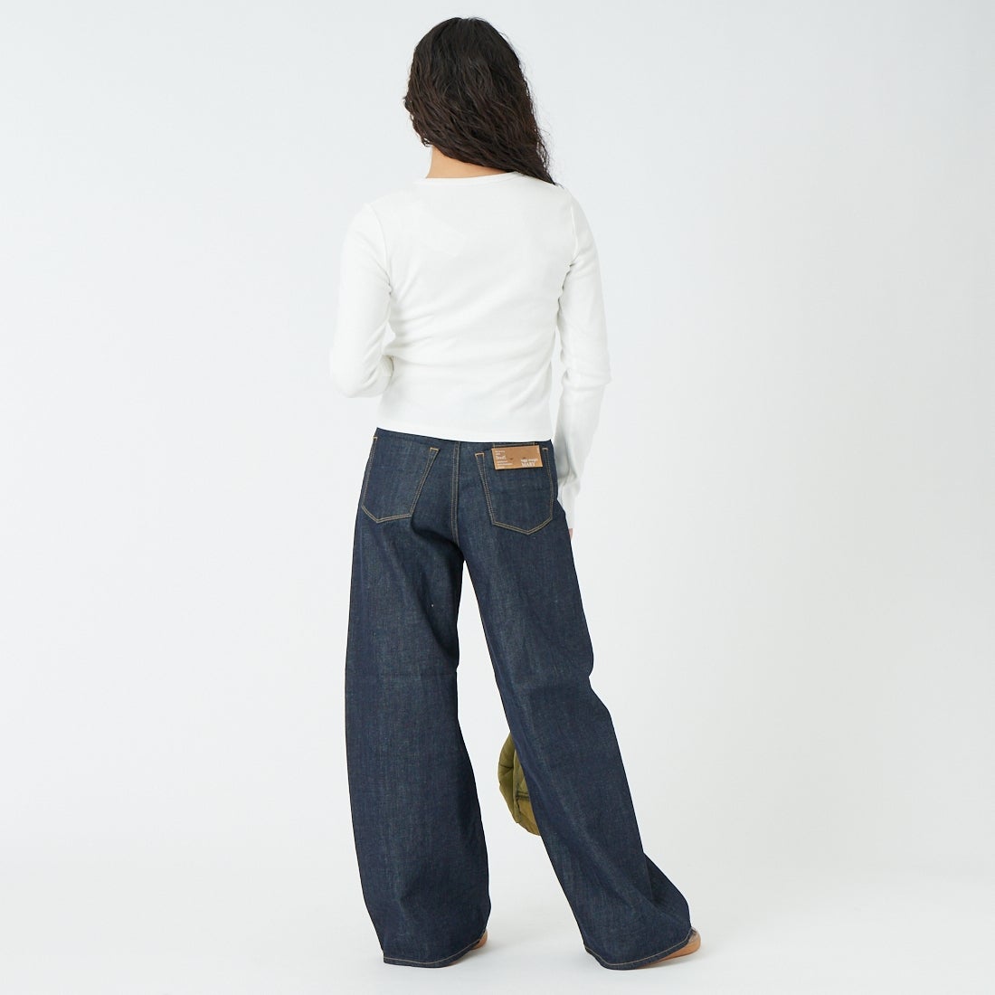 X-girl [エックスガール] ラインストーン コンパクトTシャツ [105261011006] WHITE &&モデル身長：162cm 着用サイズ：M&&