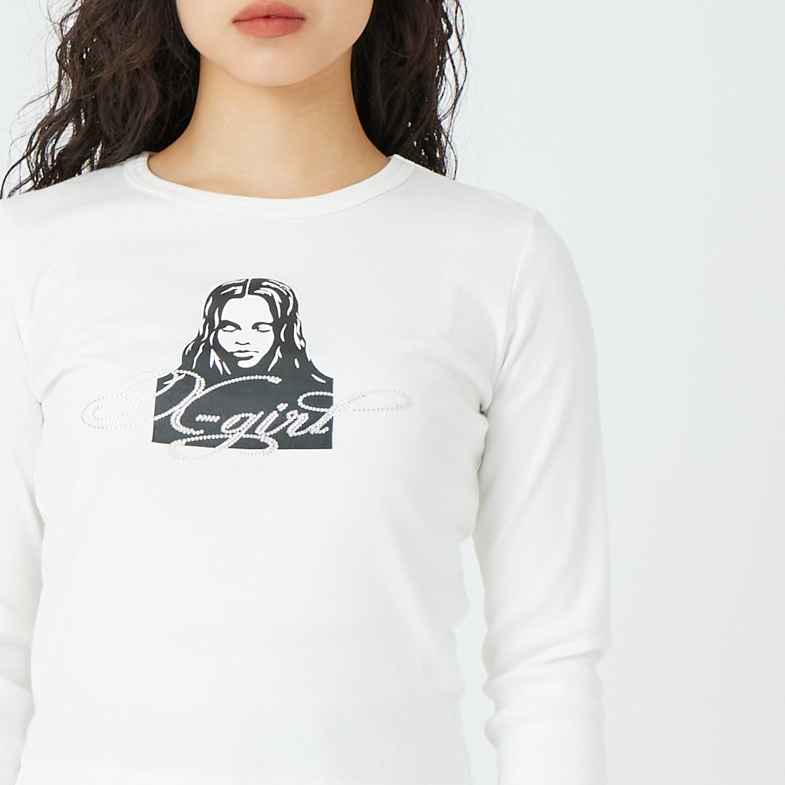 X-girl [エックスガール] ラインストーン コンパクトTシャツ [105261011006] WHITE &&モデル身長：162cm 着用サイズ：M&&