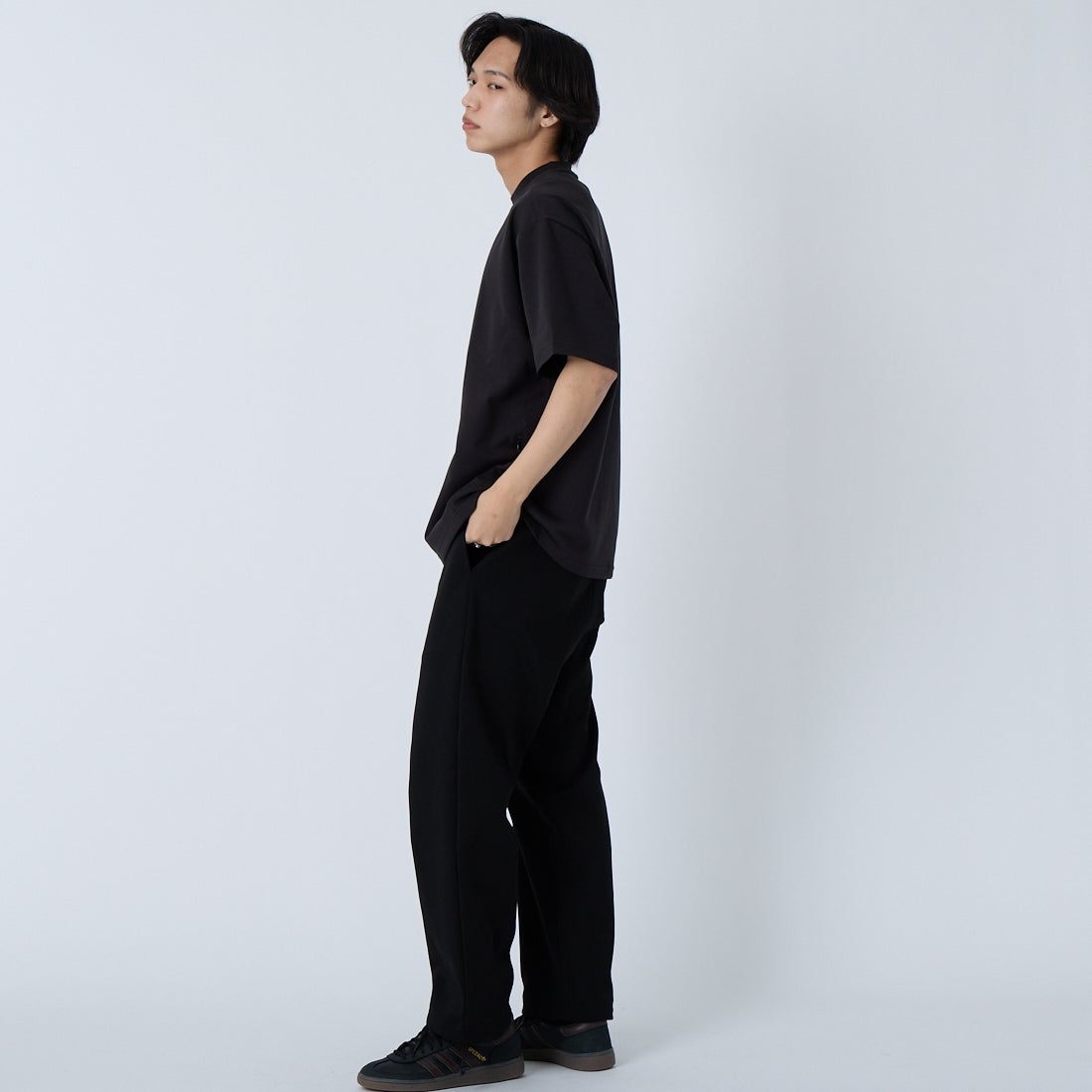 UNIVERSAL OVERALL [ユニバーサルオーバーオール] ポンチカーブリラックスパンツ [U2611662IN-JF] BLACK &&モデル身長：179cm 着用サイズ：M&&