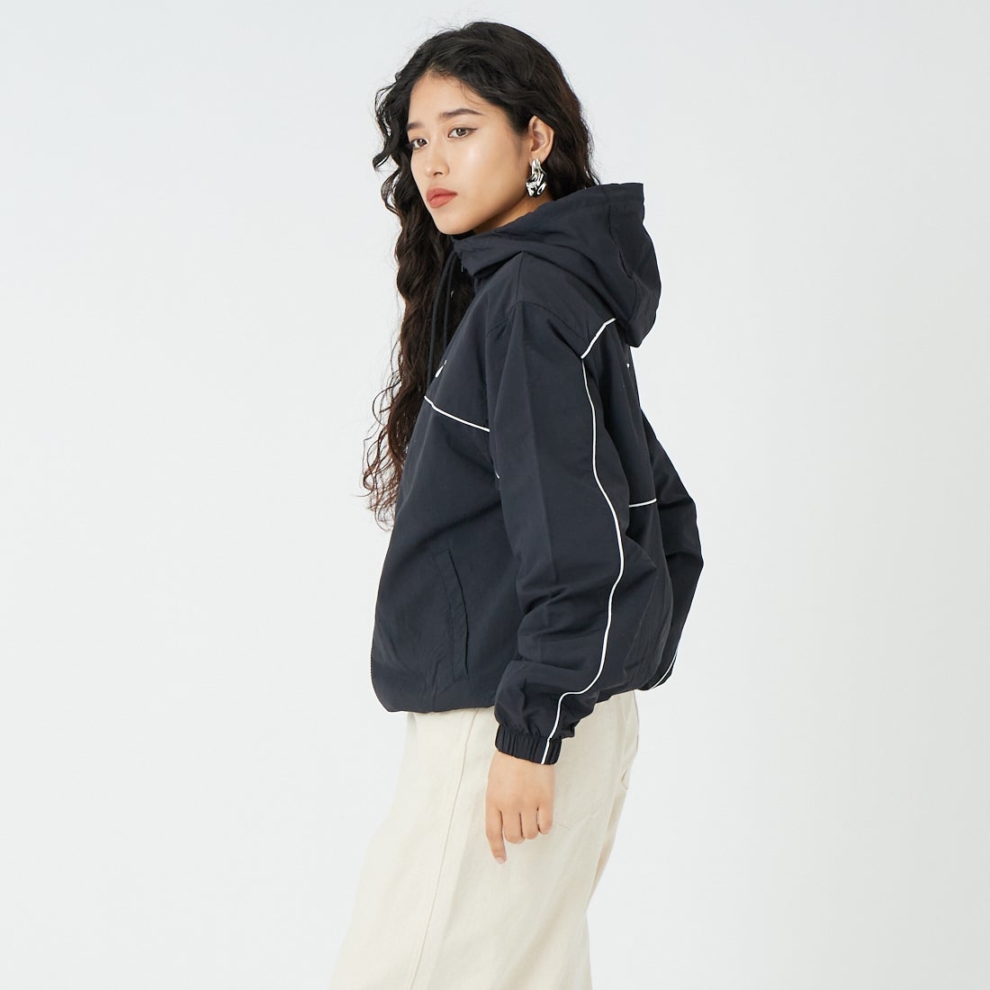 NIKE [ナイキ] メンズ フーデッドジャケット [HJ2013] 010ﾌﾞﾗｯｸ &&モデル身長：162cm 着用サイズ：S&&